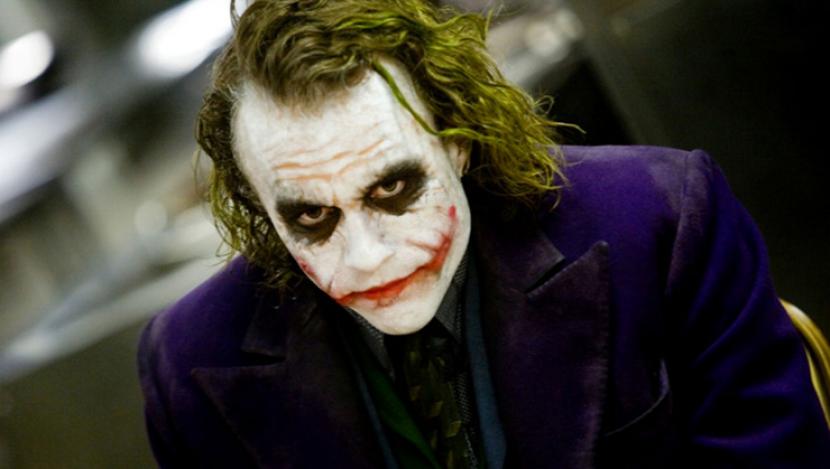 Aktpr Heath Ledger saat berperan sebagai Joker di film The Dark Knight karya Christopher Nolan. Ini merupakan salah satu penampilan terbaik di karya sutradara itu.