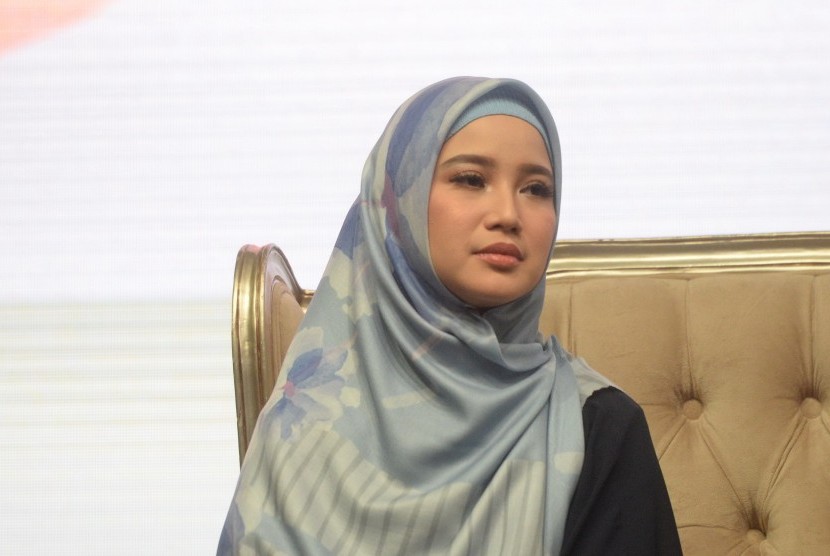 Aktris Chacha Frederica dalam acara Hijabers Community 2019 di Jakarta, Sabtu (27/4).