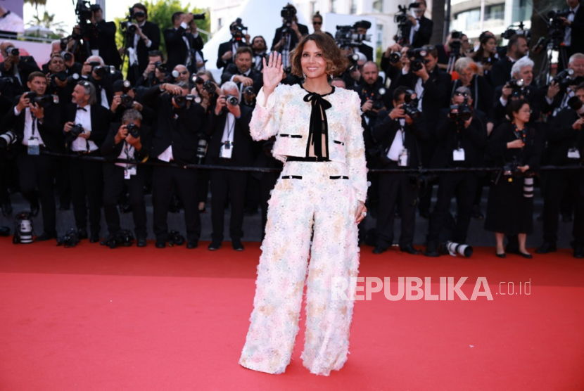 Aktris Halle Berry menghadiri pemutaran perdana film The Phoenician Scheme selama Festival Film Cannes di Cannes, Prancis, pada Ahad (18/5/2025). Festival film tersebut berlangsung dari 13 hingga 24 Mei 2025. 