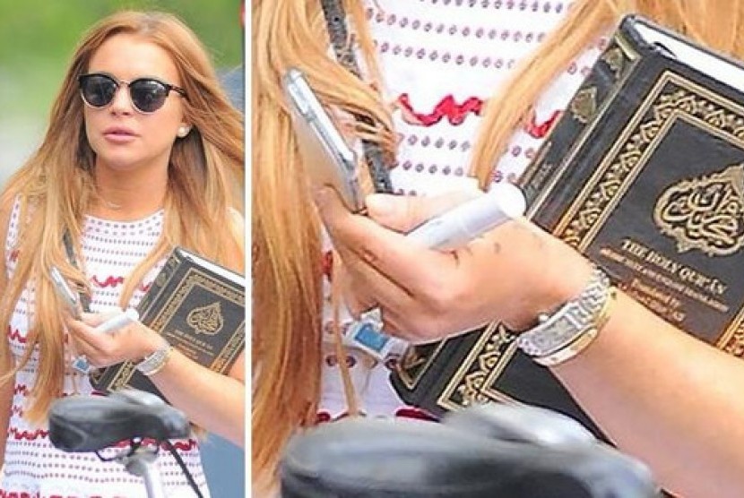 Aktris Hollywood Lindsay Lohan tertangkap kamera membawa sebuah mushaf Alquran terjemahan saat melaksanakan layanan sosial di sebuah pusat pendidikan anak di  Brooklyn, New York, Rabu (13/5) lalu.