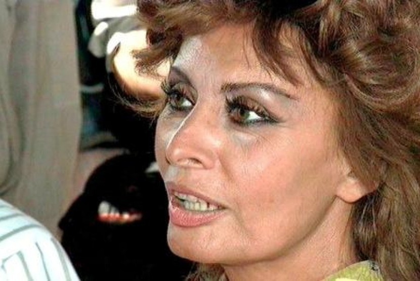 Aktris Italia dan bintang Hollywood, Sophia Loren.