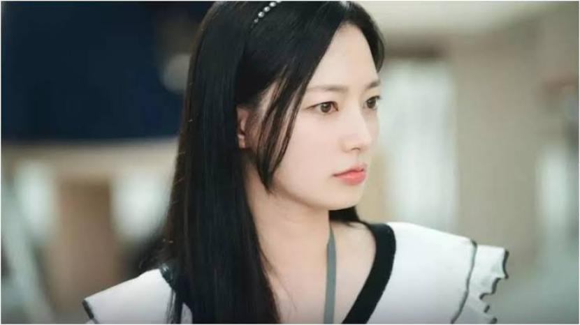 Aktris Korea Selatan Song Ha-yoon berakting di serial drama Marry My Husband. Song Ha-yoon dituduh melakukan penindasan semasa di sekolah.