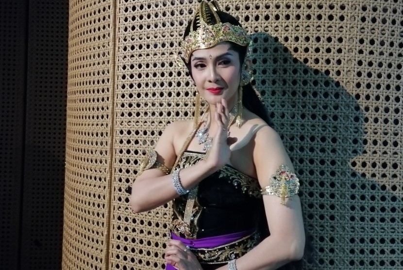 Aktris Maudy Koesnaedi perankan karakter tokoh Dewi Citralangeni dalam pertunjukan wayang orang bertajuk Sang Sukrasana pada 2019.