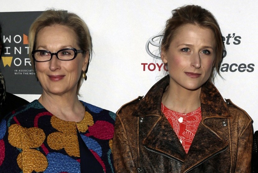 Aktris Meryl Streep (kiri) dan putrinya Mamie Gummer.