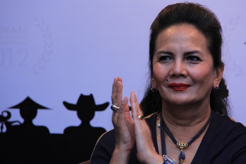 Aktris senior Christine Hakim memberi keterangan perihal penyelengaraan Balinale International Film Festival pada konfrensi pers jelang festival film tersebut di Jakarta, Jumat , (12/10).
