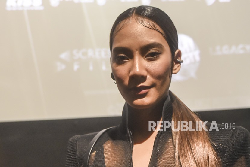 Aktris Tara Basro berpose saat menghadiri acara peluncuran film Gundala di Jakarta, Rabu (28/8/2019).