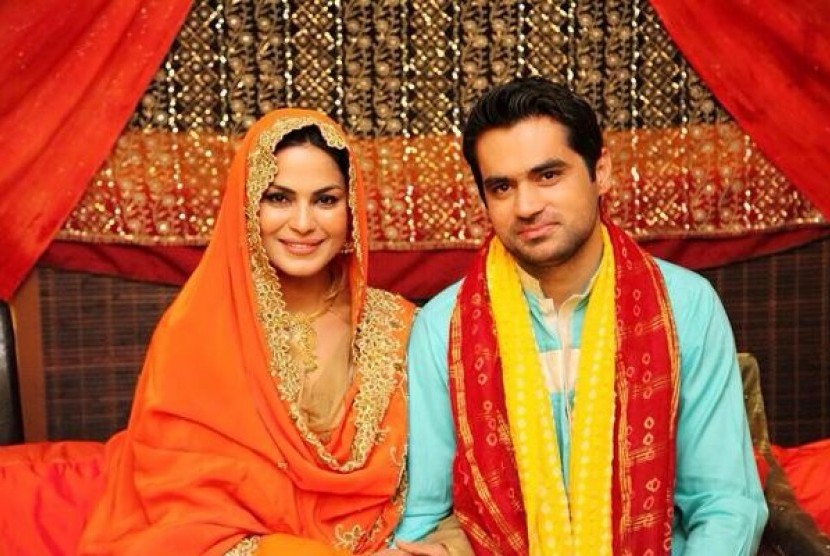 Aktris Veena Malik dan suaminya, Asad Bashir Khan.