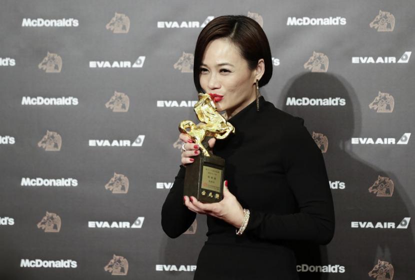 Aktris Yeo Yann Yann menjadi Best Leading Actress di 56th Golden Horse Awards 2019 di Taipei. Yann Yann mendapatkan nominasi Best Performance by an Actress di ajang 2020 International Emmy Awards. 
