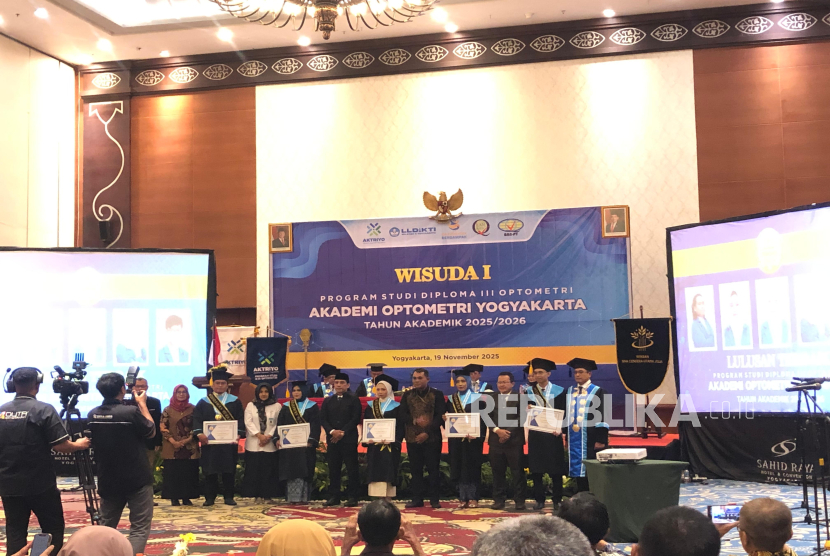 Aktriyo menggelar Wisuda I Program Studi Diploma III Optometri Tahun Akademik 2025/2026 di Ballroom Sahid Raya Hotel & Convention, Yogyakarta, Rabu (19/11/2025).. 