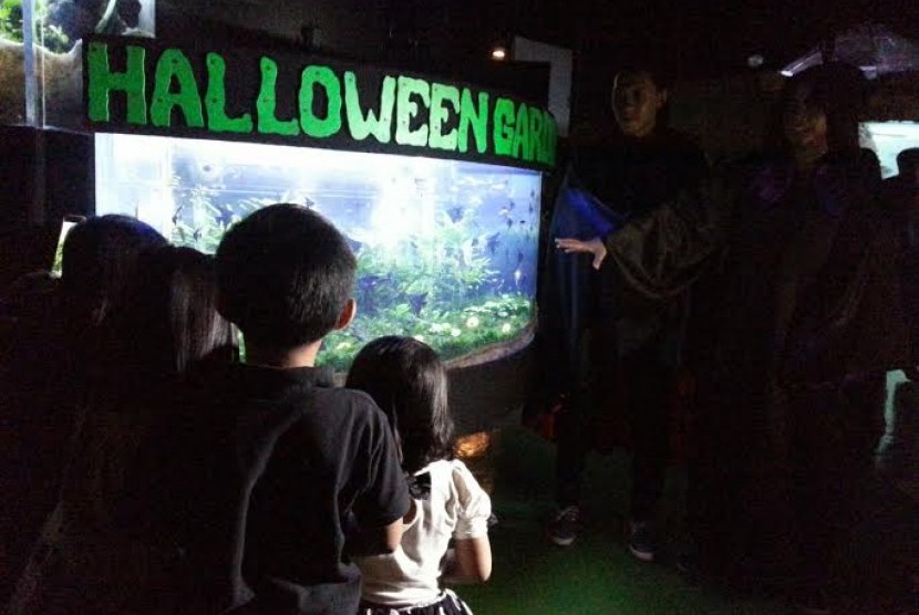 Akuarium Halloween Garden memeriahkan suasana Halloween di SeaWorld.