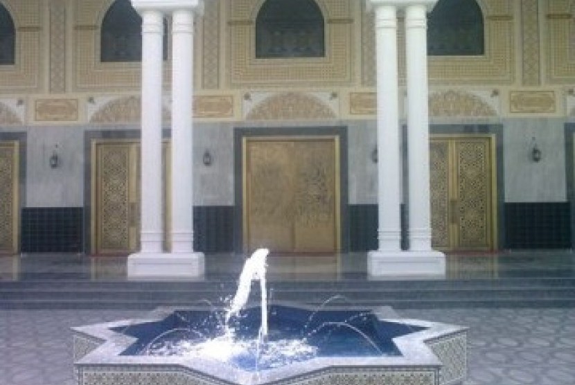 Anak dan Lansia Masih Dilarang Masuk Masjid Dubai .  Al Farooq, Masjid terbesar di Dubai yang juga difungsikan sebagai pusat studi Islam
