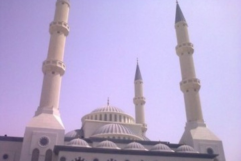  Al Farooq, Masjid terbesar di Dubai yang juga difungsikan sebagai pusat studi Islam