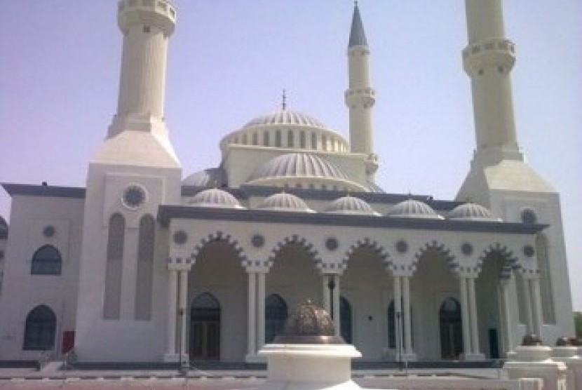UEA Lanjutkan Sholat Tarawih Ramadhan Tahun Ini. Foto:  Al Farooq, Masjid terbesar di Dubai yang juga difungsikan sebagai pusat studi Islam