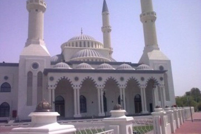 Warga Dubai Sambut Dibukanya Masjid untuk Sholat Jumat. Foto ilustrasi: Al Farooq, Masjid terbesar di Dubai yang juga difungsikan sebagai pusat studi Islam