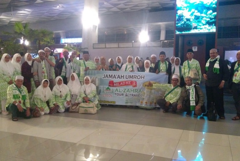 Al-Zahra Tour and Travel memberangkatkan 85 jamaah umrah yang tergabung dalam paket spesial milad kedua, Sabtu(9/3).