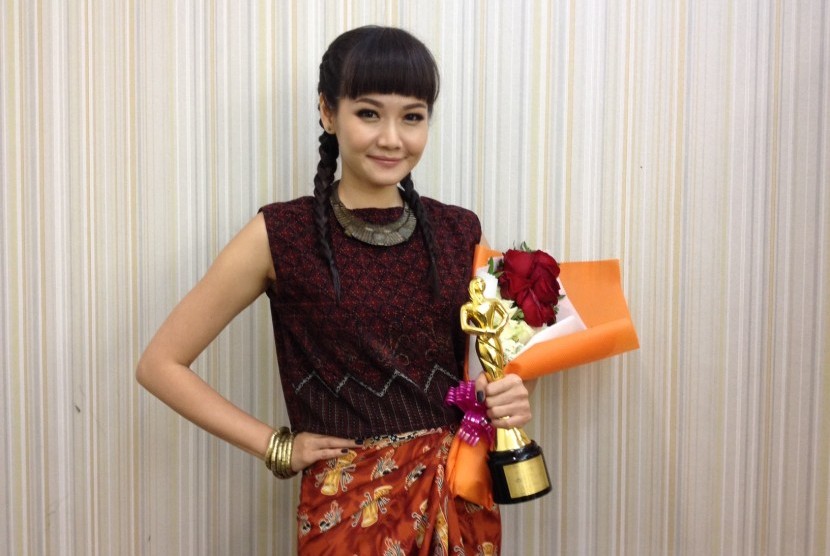 Alena Wu meraih penghargaan Perempuan Hebat Indonesia