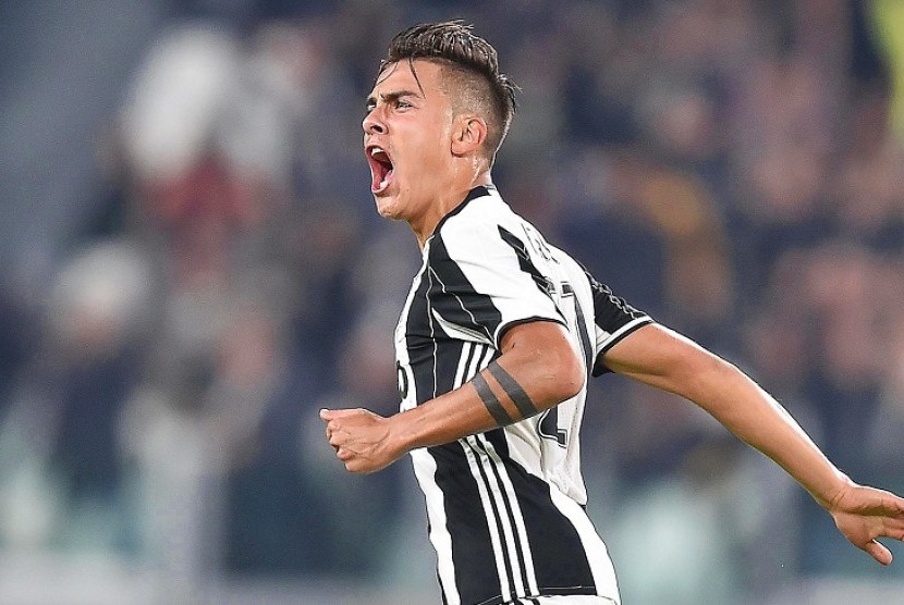 Paulo Dybala usai mencetak gol ke gawang Udinese, Ahad (16/10).