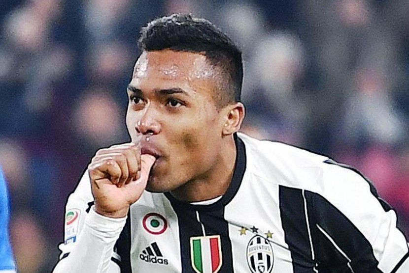 Puji Performa Milan, Sandro Yakin Scudetto Milik Juventus. Alex Sandro