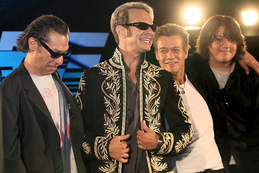  Alex Van Halen (Kiri), David Lee Roth (2-L), Eddie Van Halen (2-R) dan Wolfgang Van Halen (Kanan) dari band rock AS Van Halen tersenyum saat konferensi pers mengumumkan tur nasional pertama Van Halen di Los Angeles, California, AS, 13 Agustus 2007. Eddi Van Halen meninggal pada Oktober 2020.