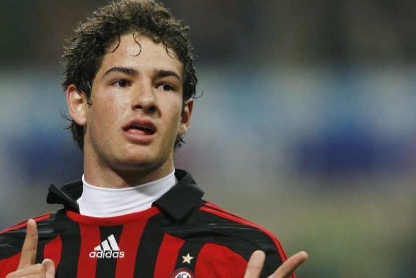 Alexandre Pato masih berharap bisa membela AC Milan.