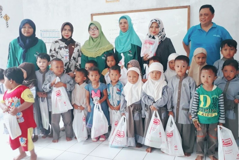 Alfamart bersama tim Unicef Indonesia meninjau perkembangan PAUD Holistik Integratif (HI) di Kabupaten Brebes, Kamis (9/2/17). 