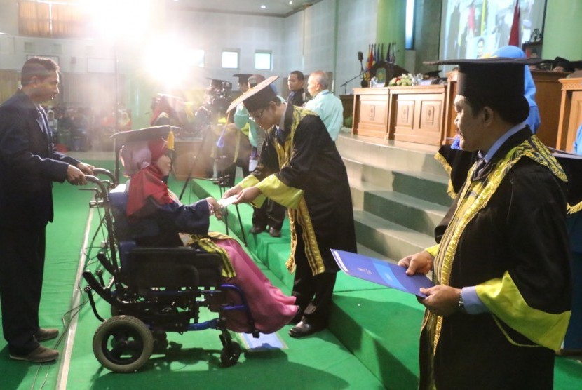 Alfiana Asti Premasari, salah satu mahasiswi penyandang disabilitas Universitas Islam Indonesia (UII) Prodi Pendidikan Bahasa Inggris.
