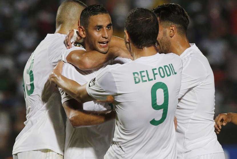 Algeria's Faouzi Ghoulam celebrates his goal during their Group C soccer match against South Africa at the 2015 African Cup of Nations in Mongomo January 19, 2015.