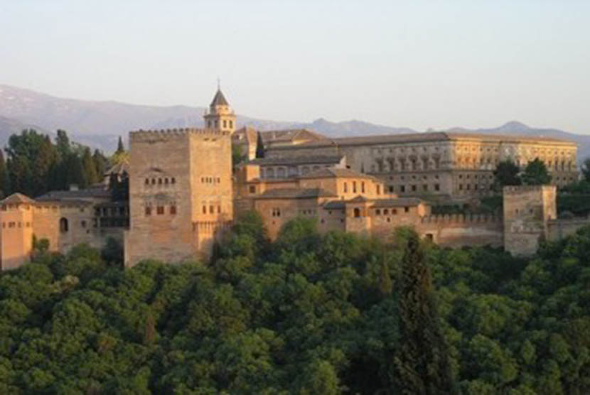 Islam dan identitasnya hendak dihapus saat Granada jatuh dari kekuasaan Islam. Ilustrasi Alhambra, jejak Islam di Spanyol