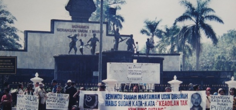 Aliansi Jurnalis Independen (AJI) Yogyakarta menggelar unjuk rasa, menuntut diselesaikannya kasus almarhum Udin, wartawan Bernas.