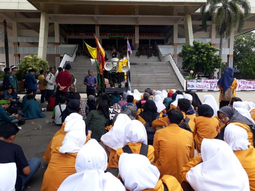 Aliansi Lampung Memanggil demo DPRD Lampung menolak Omnibus Law, Selasa (10/3). (Ilustrasi)