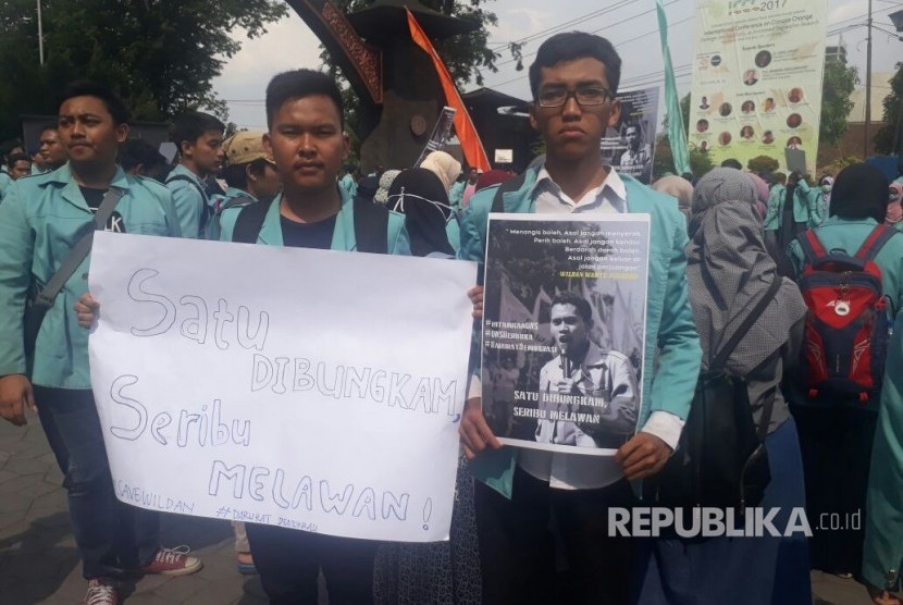 Demo menuntut dibebaskannya sejumlah mahasiswa yang ditahan Polda Metro Jaya (ilustrasi).