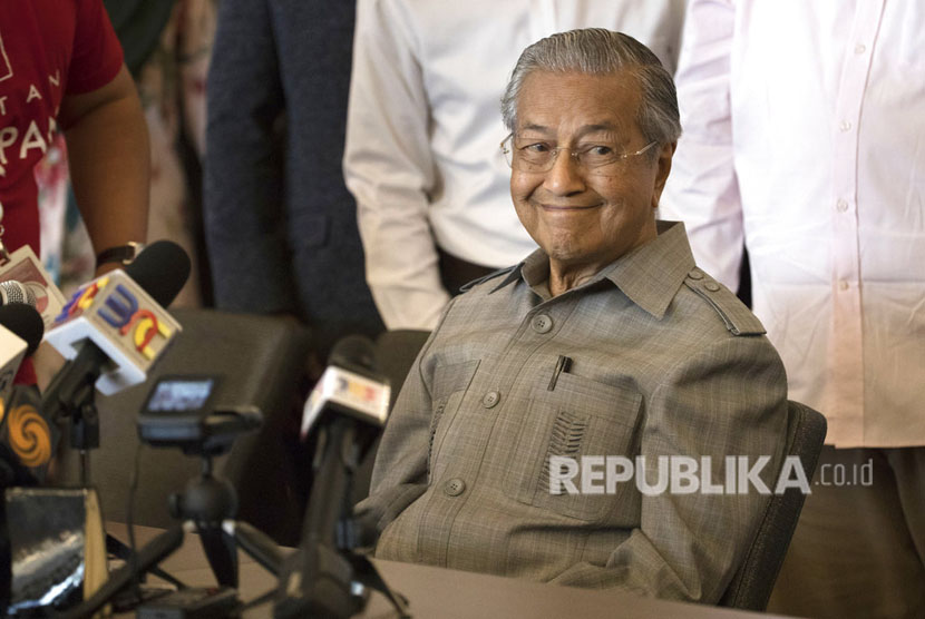 Mohamad berhasil wins Malaysian general election in which the result announced on Thursday (May 10).