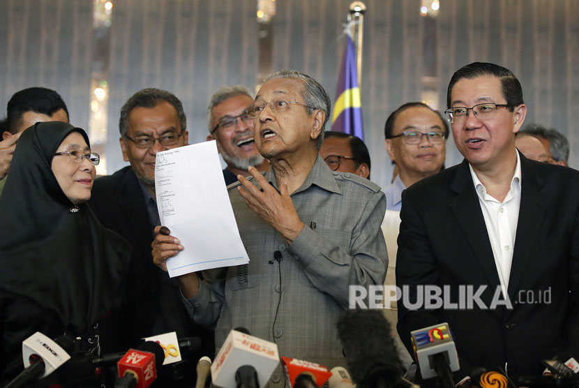  Aliansi partai oposisi yang dipimpin Mahathir Mohamad berhasil memenangkan pemilihan umum Malaysia, yang hasil resminya diumumkan pada Kamis (10/5). 