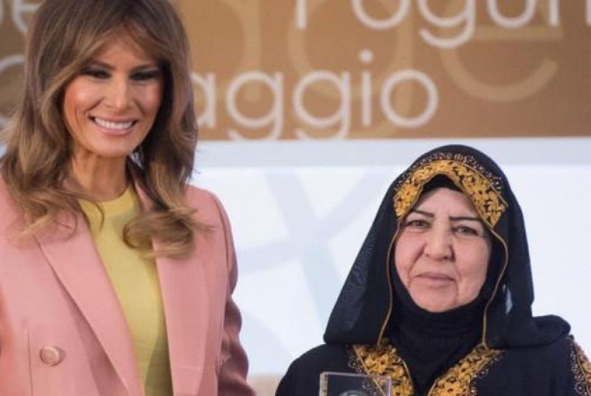 Aliyah Khalaf yang menyelamatkan 58 pemuda dari ISIS menerima penghargaan dari Melania Trump.