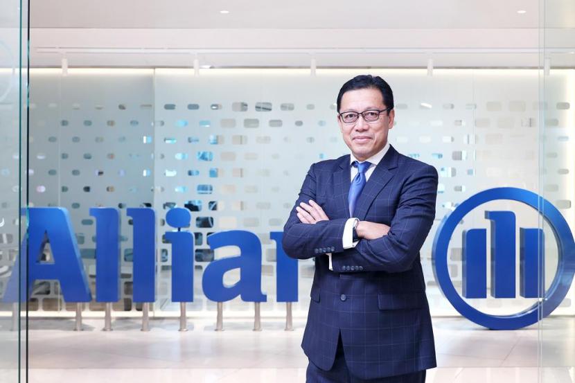 Direktur Utama Allianz Life Syariah Indonesia Achmad K Permana 