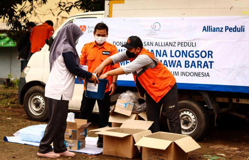 Allianz Indonesia menyalurkan bantuan ke  sejumlah daerah terdampak bencana alam.