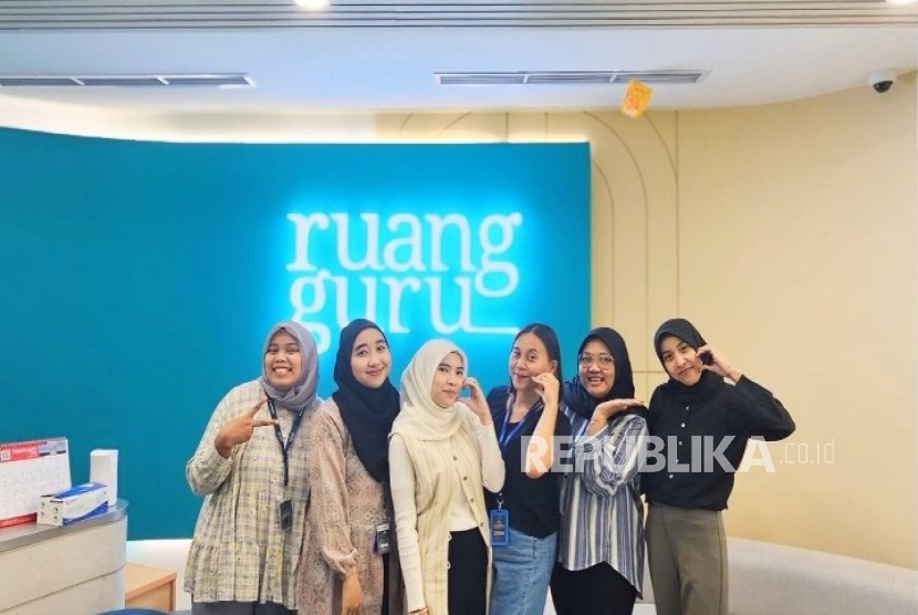 Almira, lulusan Program Studi Bisnis Digital angkatan 2019 Cyber University yang telah menyelesaikan studinya pada tahun 2023.