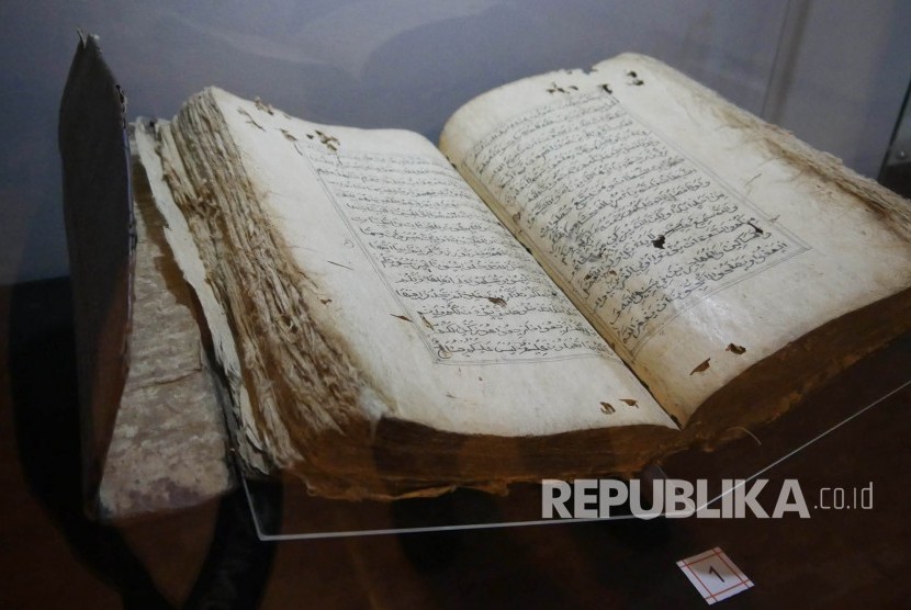 Alquran yang ditulis di atas kertas daluang  di Museum Sri Baduga, Kota Bandung (Ilustrasi)
