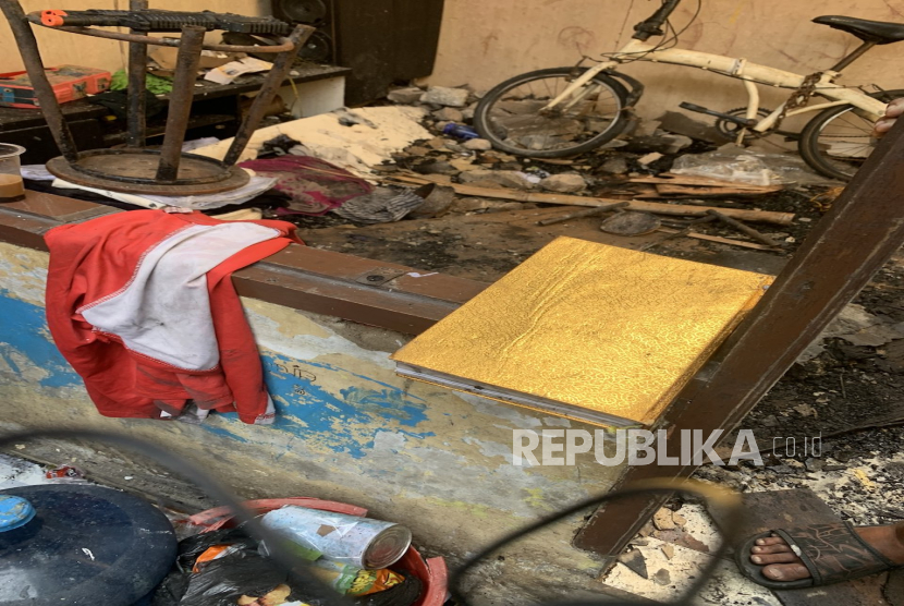 Alquran yang selamat dari kebakaran di RW 002, Tambora, Jakarta.