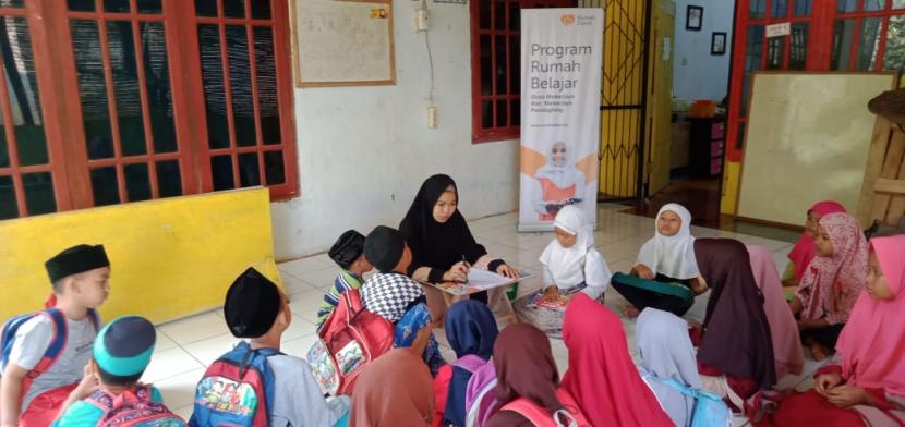 Alumni Program Pendidikan RUmah Zakat Irnawati siap mengabdi di desanya.(Rumah Zakat)