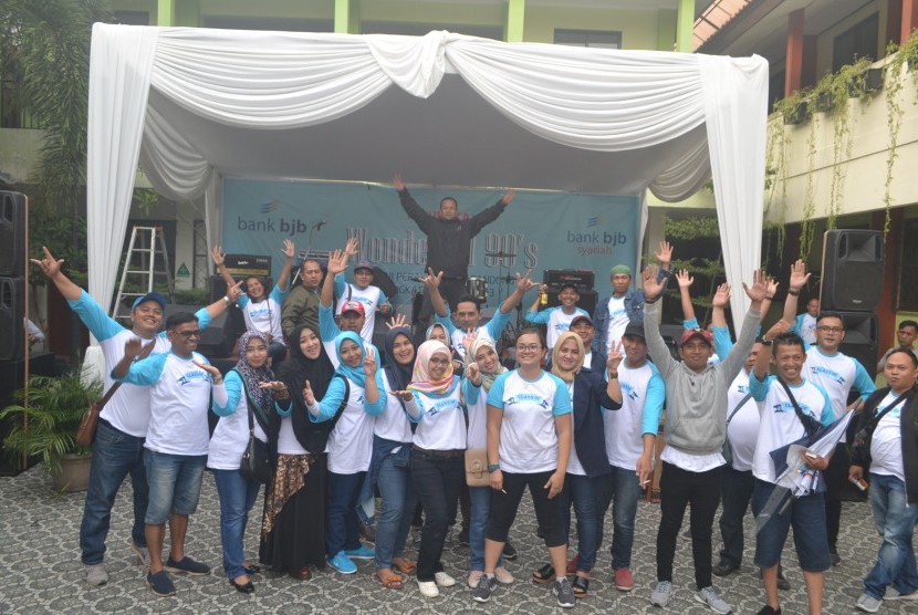 Alumni SMPN 22 Kota Bandung menggelar Silver Reunion di Kampus SMPN 22, Jalan Supratman No. 24, Kota Bandung, Sabtu (22/12).