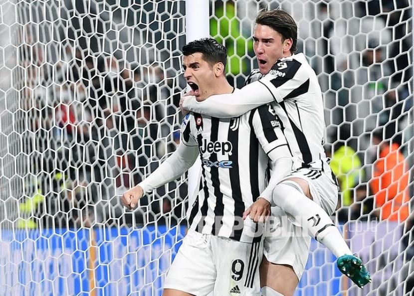  Alvaro Morata dari Juventus bergembira setelah mencetak gol (1-0) pada pertandingan sepak bola Serie A Italia Juventus FC vs Spezia Calcio di Stadion Allianz di Turin, Italia, Senin (7/3) dini hari WIB.