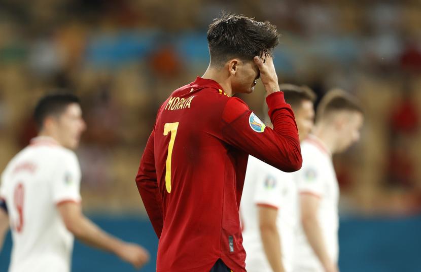 Alvaro Morata dari Spanyol bereaksi selama pertandingan. 