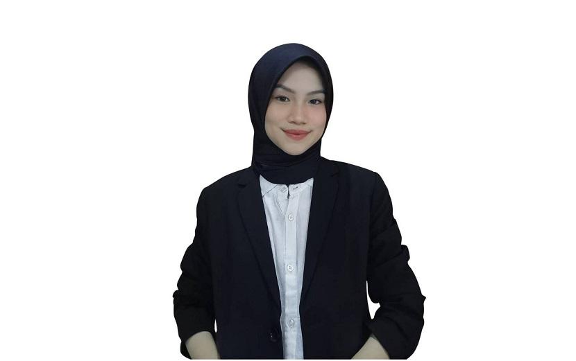 Alya Ghina Viedini, Mahasiswi Jurusan Administrasi Niaga Universitas Indonesia. 