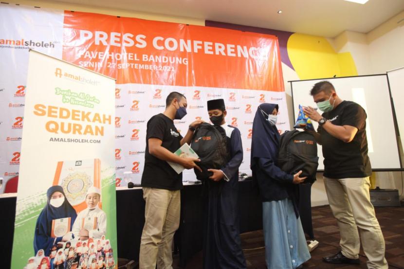 Amalsholeh.com membuat program Quran untuk Pelosok Indonesia sebagai salah satu program utamanya di tahun 2021 ini.