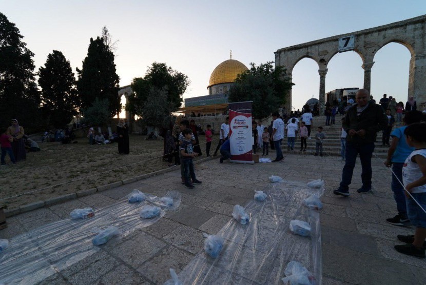  Aman Palestin Distribusikan Bantuan dan Paket Berbuka 