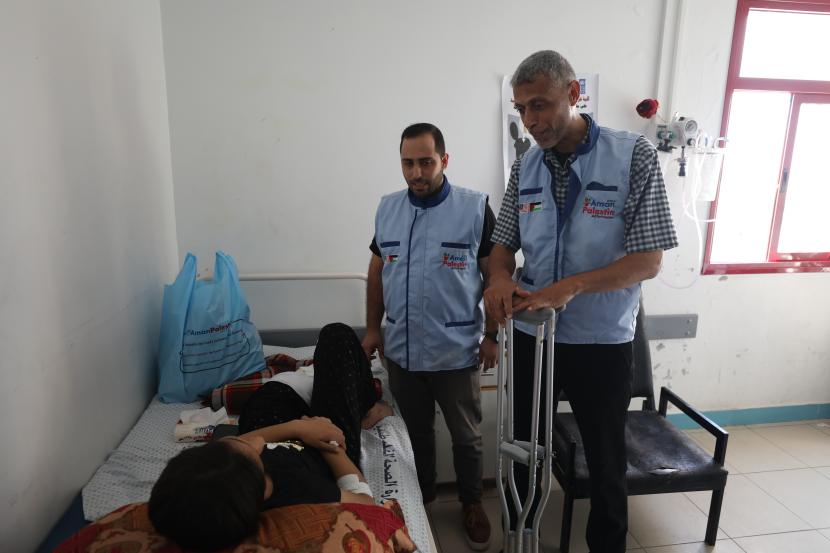 Aman Palestin salurkan bantuan kepada warga Palestina di Rumah Sakit As-Syifa dan Rumah Sakit Indonesia, Selasa (10/10/2023). 