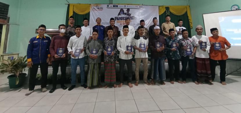 Amanah Takaful menyalurkan bantuan Alquran hafalan untuk 14  lembaga tahfidz yang berada di  Kabupaten Pandeglang, Ahad  (2/4/2023). 