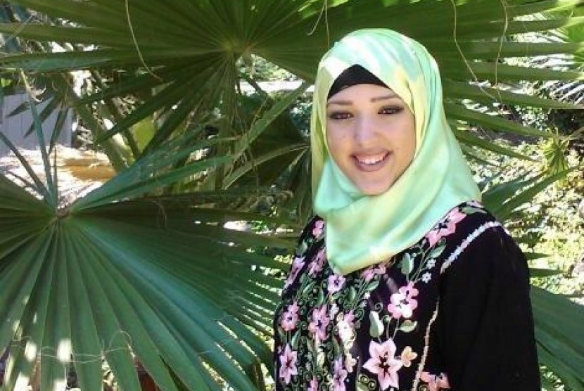 Amanda, wanita non-Muslim yang berhijab