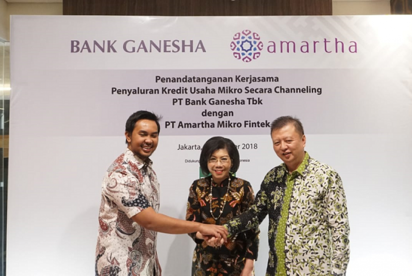 Amartha bekerja sama dengan Bank Ganesha memberikan modal pembiayaan untuk usaha mikro.